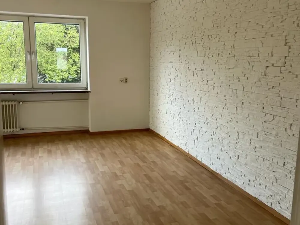 Central 3-Room Apartment with Kitchen, Bathroom and Balcony