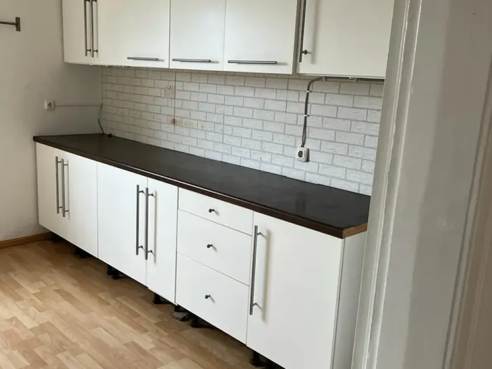 Central 3-Room Apartment with Kitchen, Bathroom and Balcony