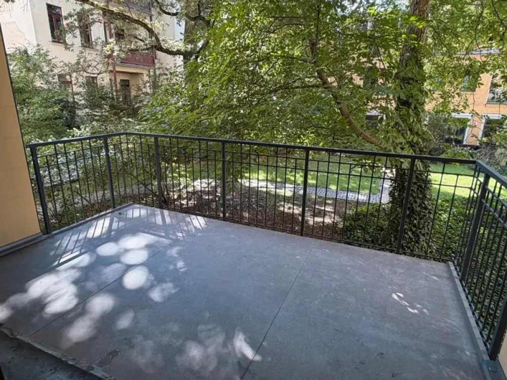 Tschaikowskistraße ! 6 Zimmer Wohnung- Stuck und Parkett- großer Balkon!
