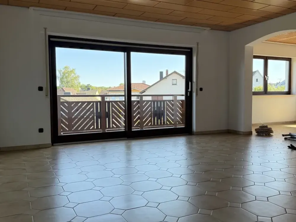 Quiet & Spacious Apartment with Balcony