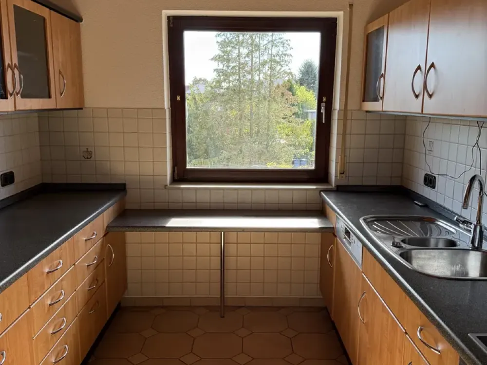 Quiet & Spacious Apartment with Balcony