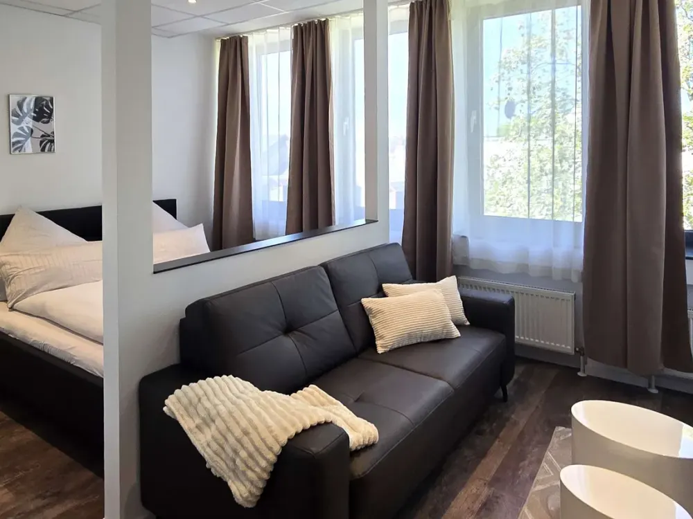 *available immediately* 2-person apartment, comfortable & fully equipped in Niederrad