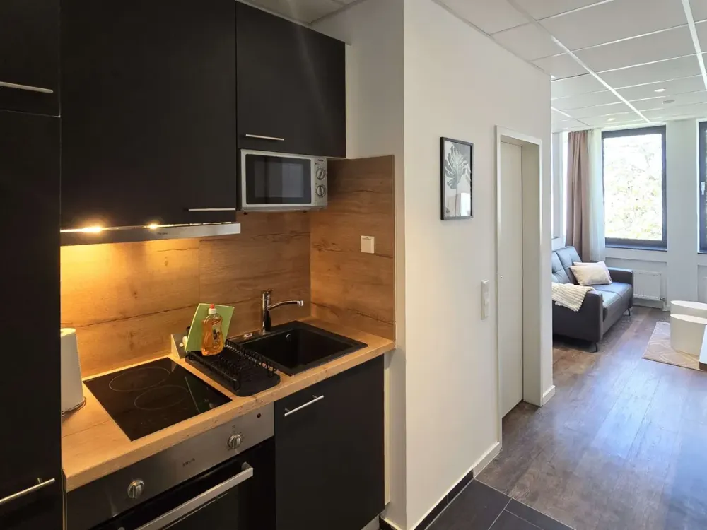 *available immediately* 2-person apartment, comfortable & fully equipped in Niederrad