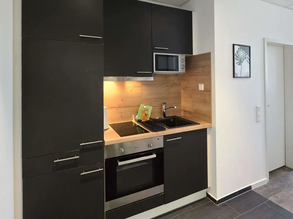 *available immediately* 2-person apartment, comfortable & fully equipped in Niederrad