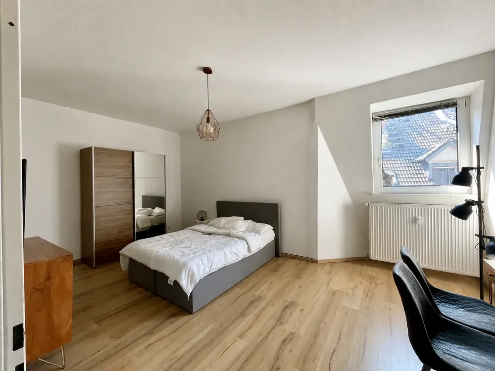 Ab sofort*WG willkommen*helle 4-Zimmer-DG-Wohnung☀️🌃*2 Bäder*EBK*Toplage nahe Willy-Brandt-Platz