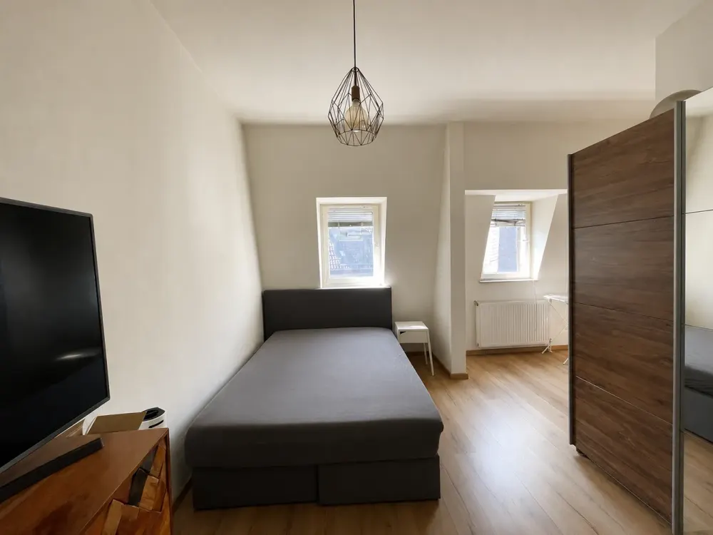 Ab sofort*WG willkommen*helle 4-Zimmer-DG-Wohnung☀️🌃*2 Bäder*EBK*Toplage nahe Willy-Brandt-Platz