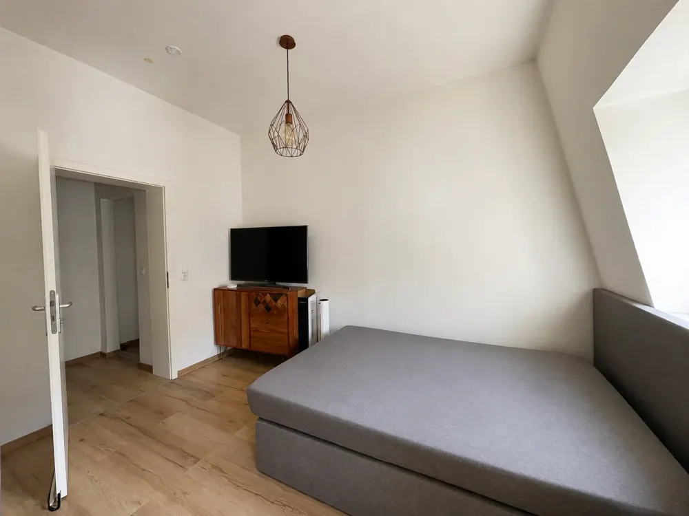 Ab sofort*WG willkommen*helle 4-Zimmer-DG-Wohnung☀️🌃*2 Bäder*EBK*Toplage nahe Willy-Brandt-Platz