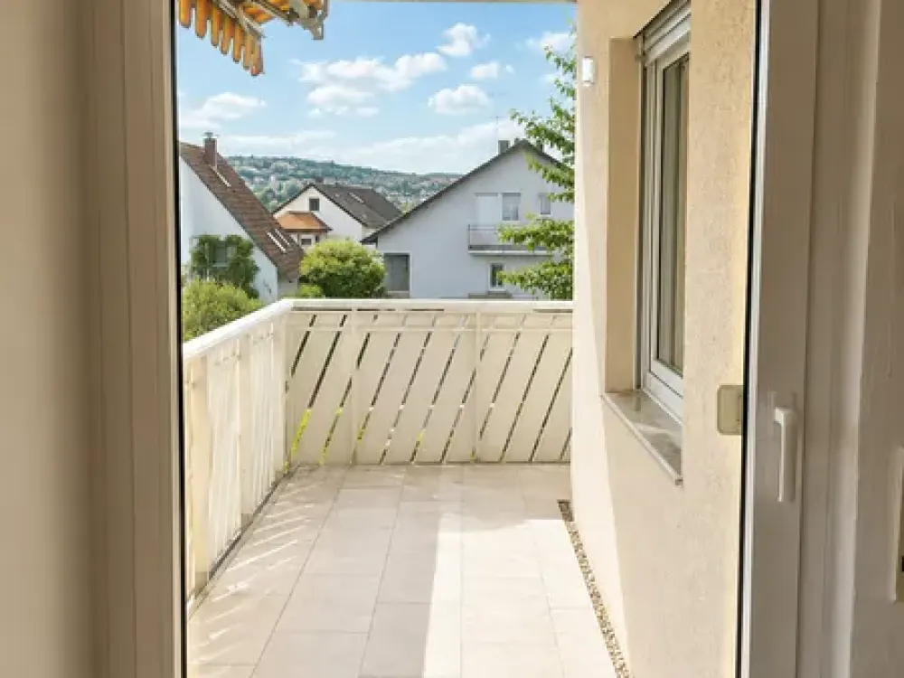 4-Room Maisonette with Wide View, 2 Balconies, Garage & Parking Space