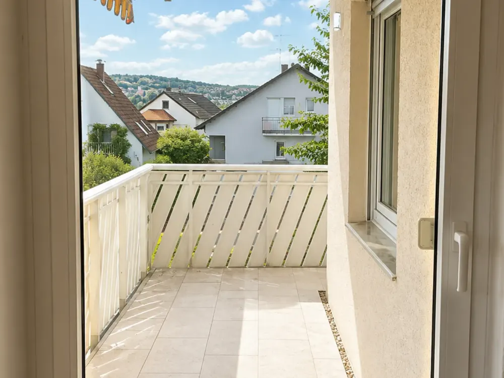4-Room Maisonette with Wide View, 2 Balconies, Garage & Parking Space
