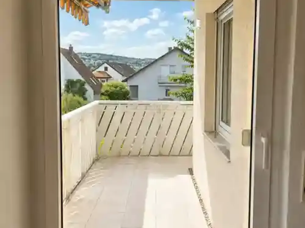 4-Room Maisonette with Wide View, 2 Balconies, Garage & Parking Space