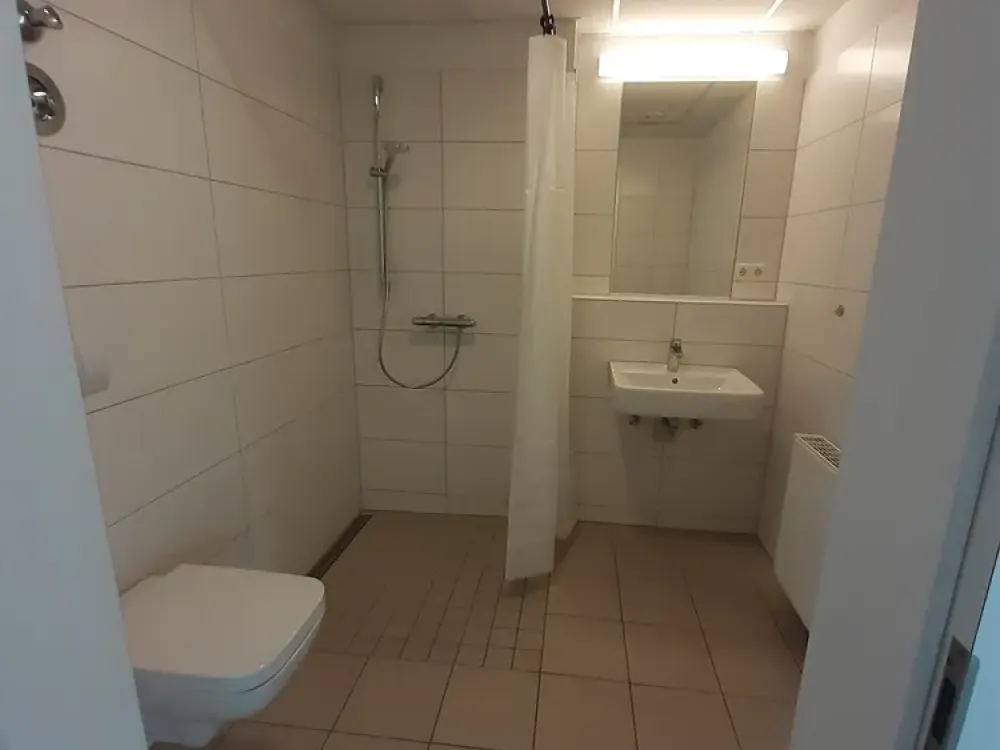 Schöne 2 Zimmer-Single-Wohnung mit eigener Dachterrasse