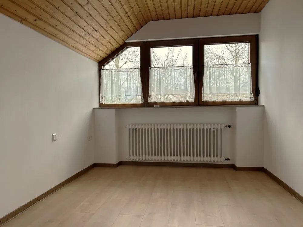 3 Zimmer Dachgeschosswohnung + Büroraum