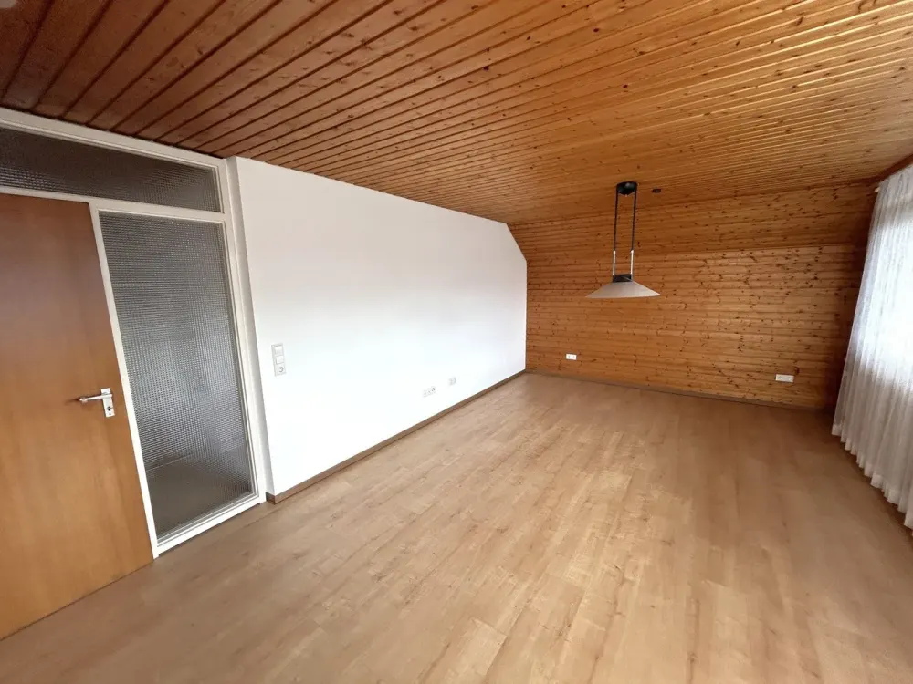 3 Zimmer Dachgeschosswohnung + Büroraum