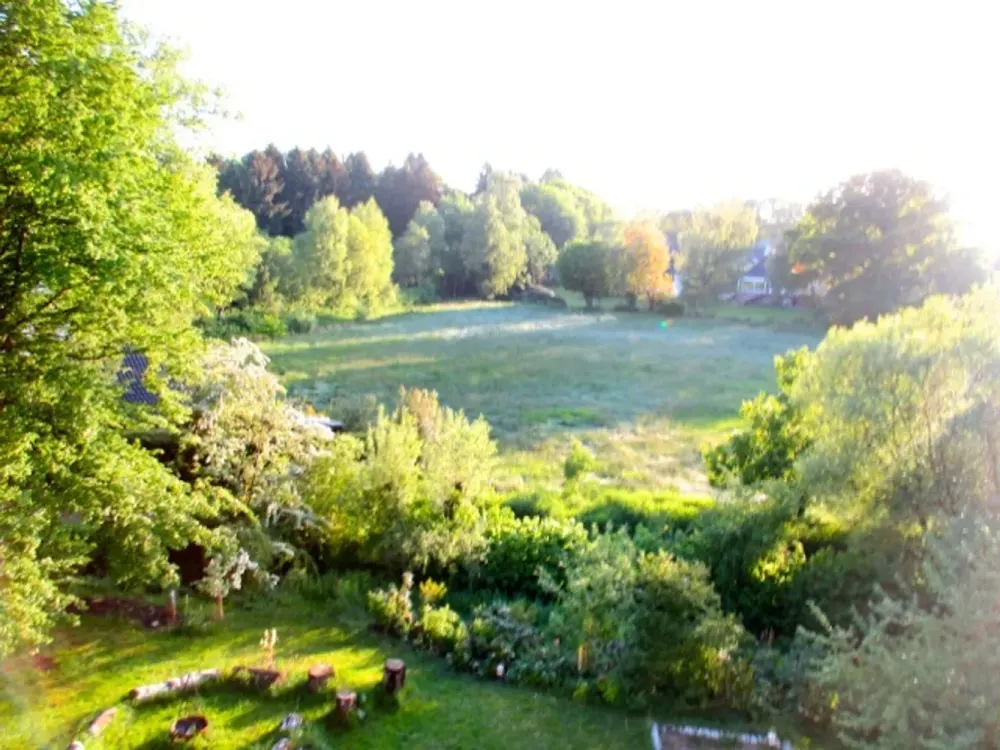 AB FEBR. 2027 Idyllische Dachwohnung mit Ausblick, gr. Garten, nette Hausgemeinschaft