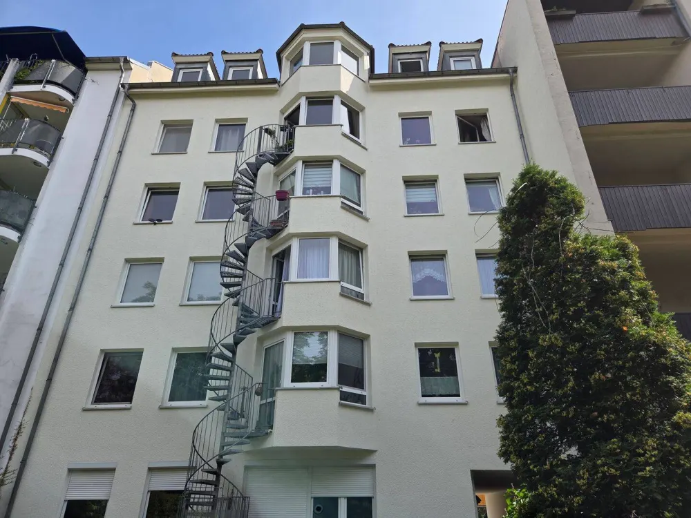 Gohlis I neu vorgerichtete Dachgeschosswohnung I Lift I Tiefgarage