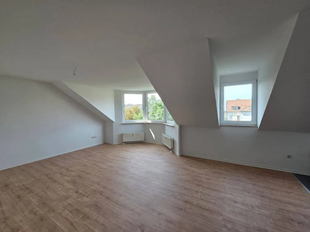 Gohlis I neu vorgerichtete Dachgeschosswohnung I Lift I Tiefgarage