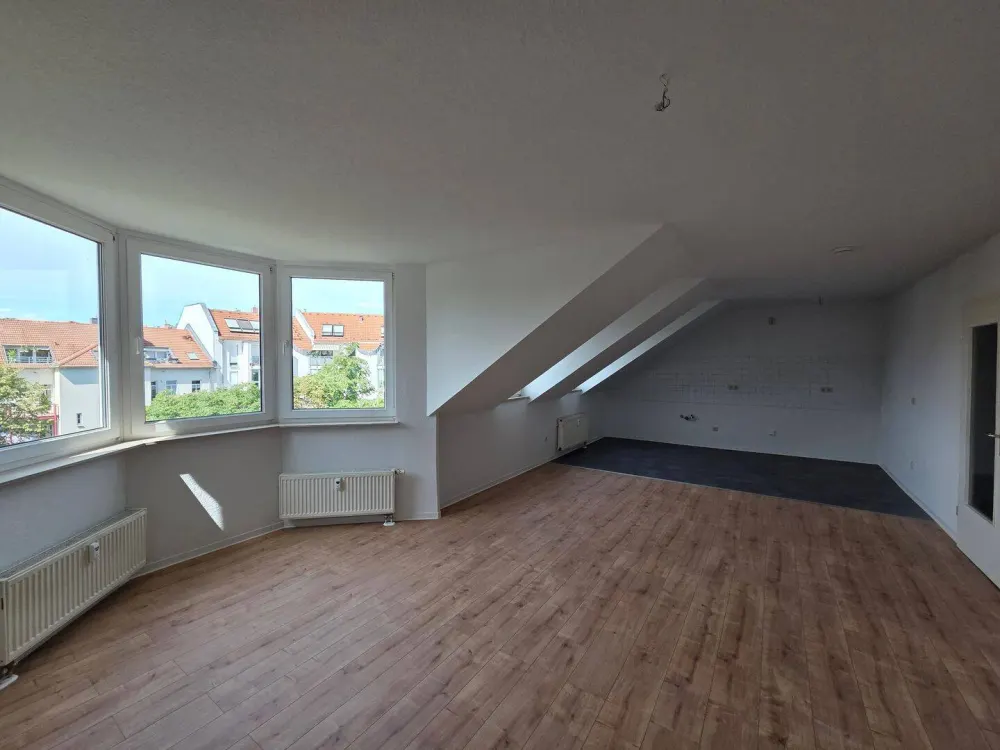 Gohlis I neu vorgerichtete Dachgeschosswohnung I Lift I Tiefgarage