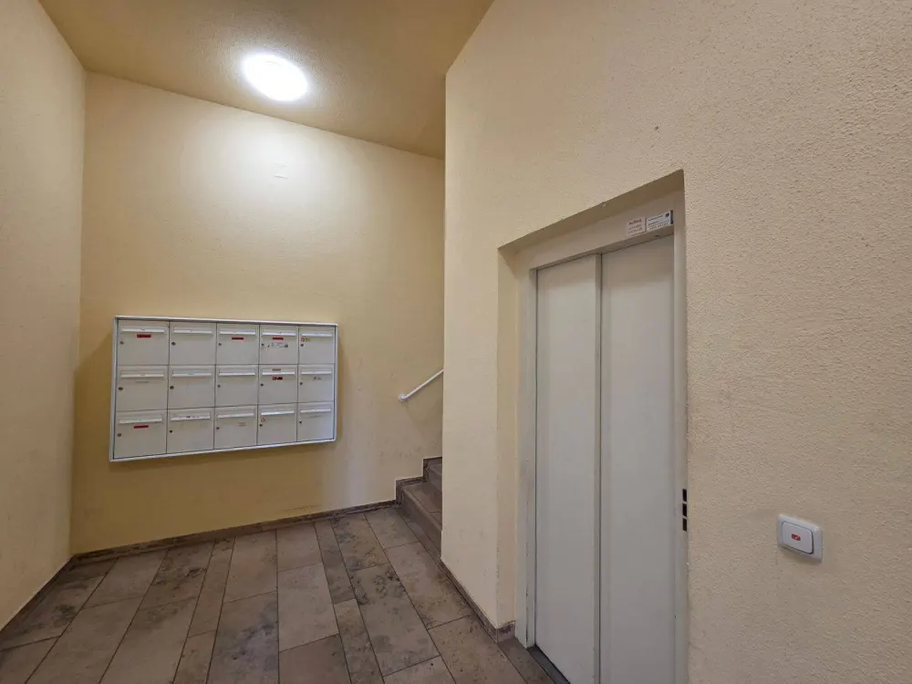 Gohlis I neu vorgerichtete Dachgeschosswohnung I Lift I Tiefgarage