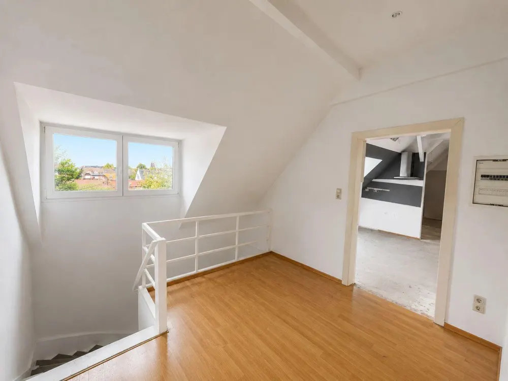 2 Zimmer Dachgeschosswohnung im Altbau in Longerich