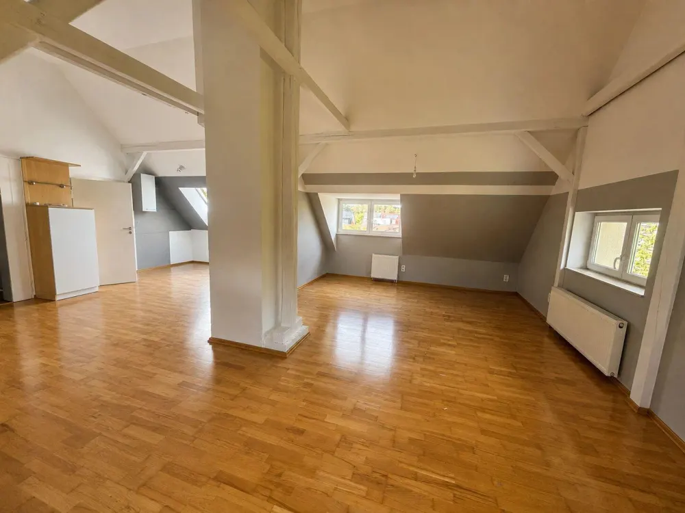 2 Zimmer Dachgeschosswohnung im Altbau in Longerich