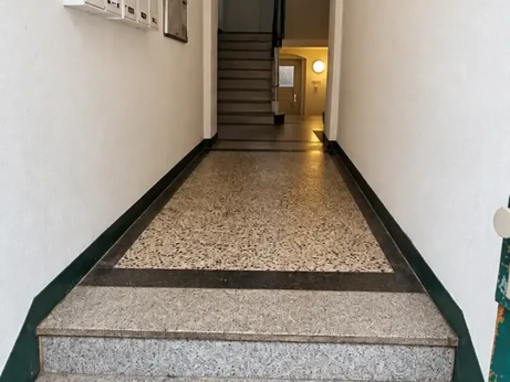 Spacious 3-Room Apartment in Renovated Old Building in Central Location of Erfurt (304.804)