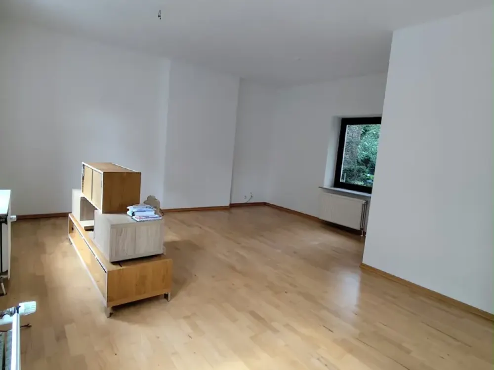 Stylish 3-Room Old Building Apartment with High Ceilings and Balcony in Prime Location of Südstadt