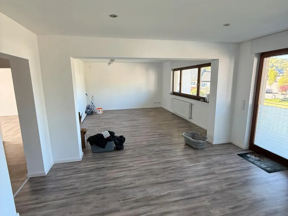 Zwei Zimmer Wohnung 80qm mit großem Balkon!
