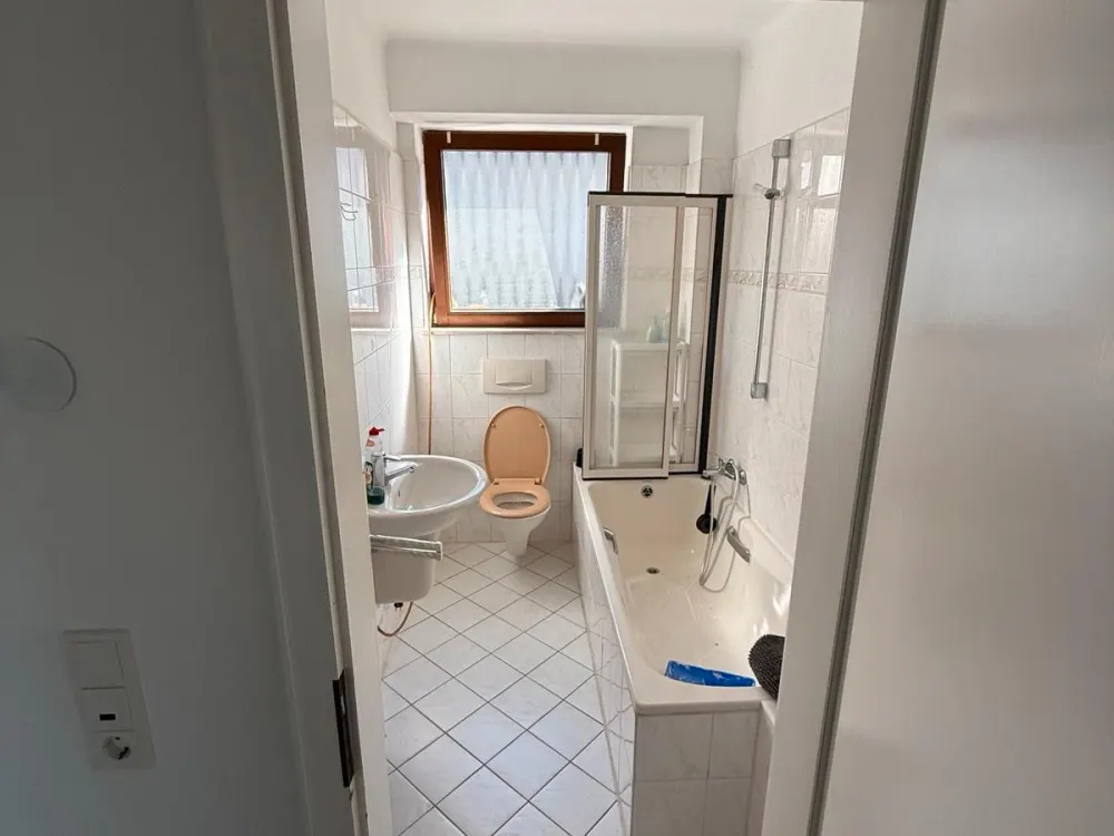 Zwei Zimmer Wohnung 80qm mit großem Balkon!