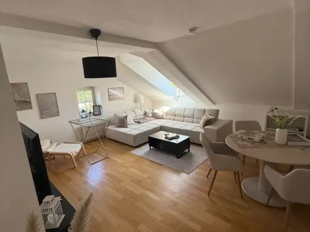 Charmante Dachgeschosswohnung mit 2 Zimmern in Göttelborn