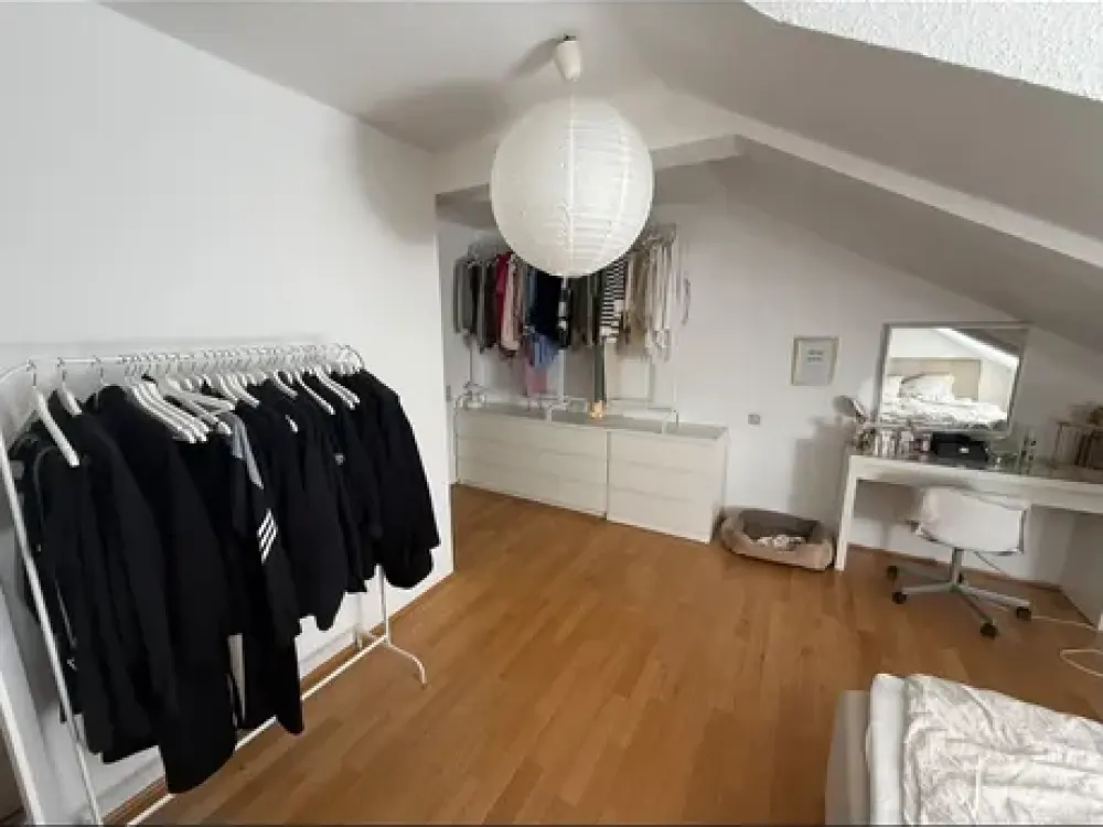 Charmante Dachgeschosswohnung mit 2 Zimmern in Göttelborn