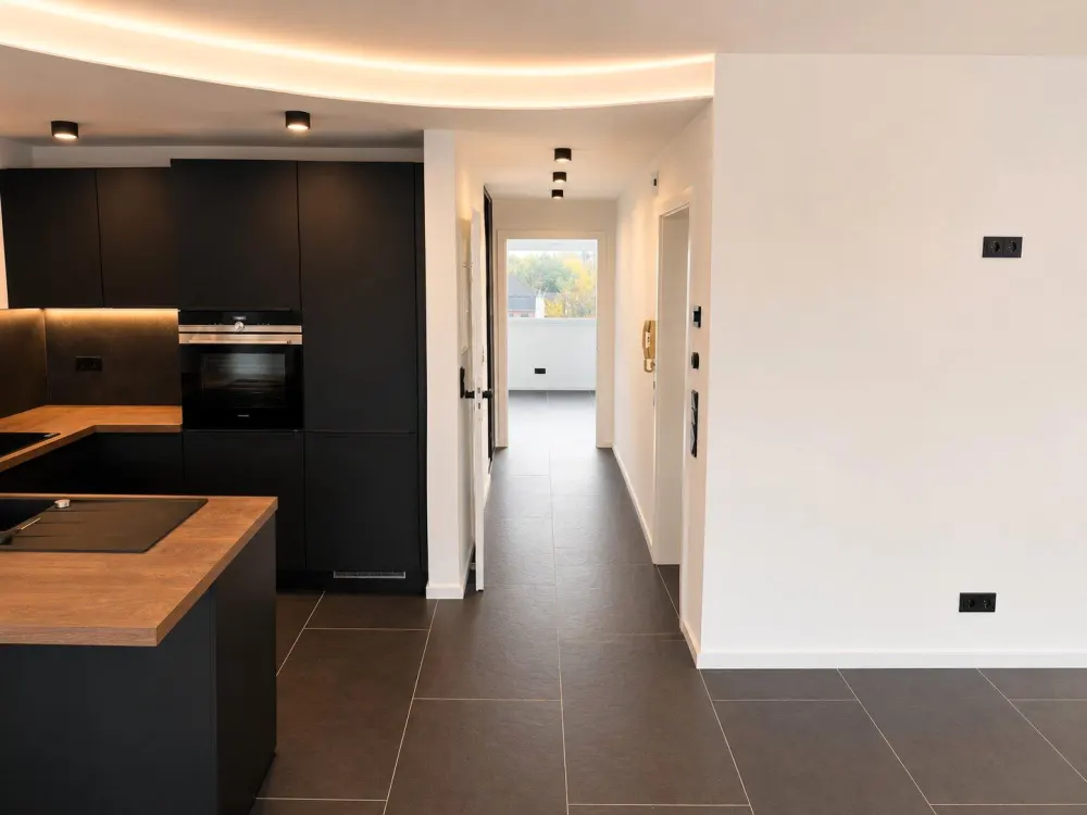 Exklusive 2-Zimmer-Wohnung mit Sonnenbalkon & neuer Einbauküche