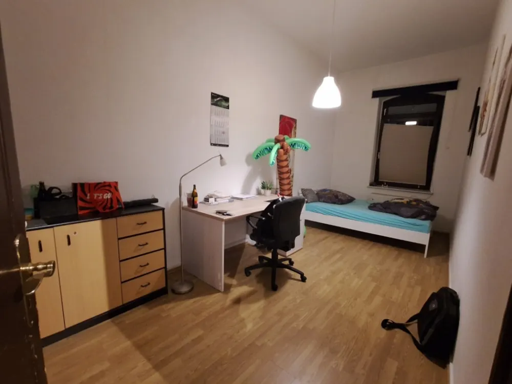 Wenn sich eine Tür schließt öffnet sich eine neue! / Wg Mitbewohner:in gesucht.