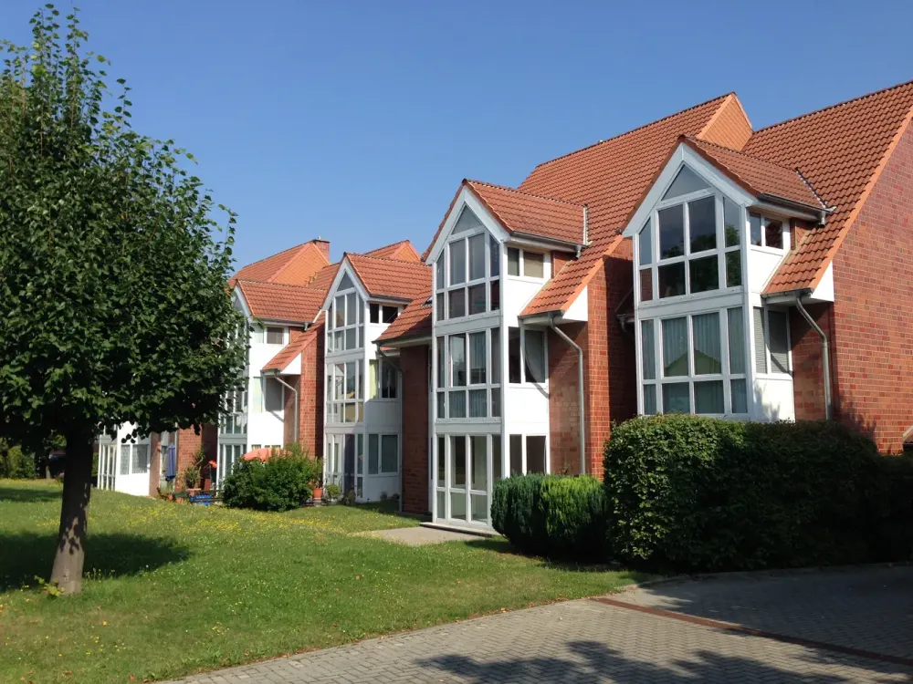 renovierte 3 Raum Wohnung mit Wintergarten