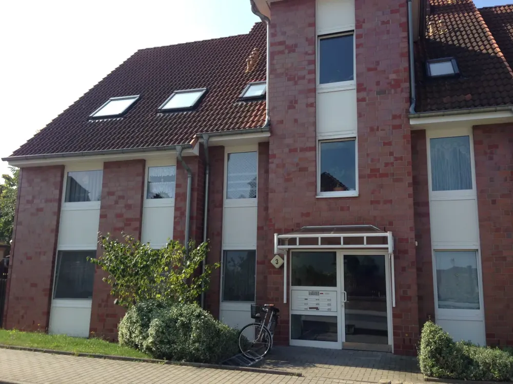 renovierte 3 Raum Wohnung mit Wintergarten