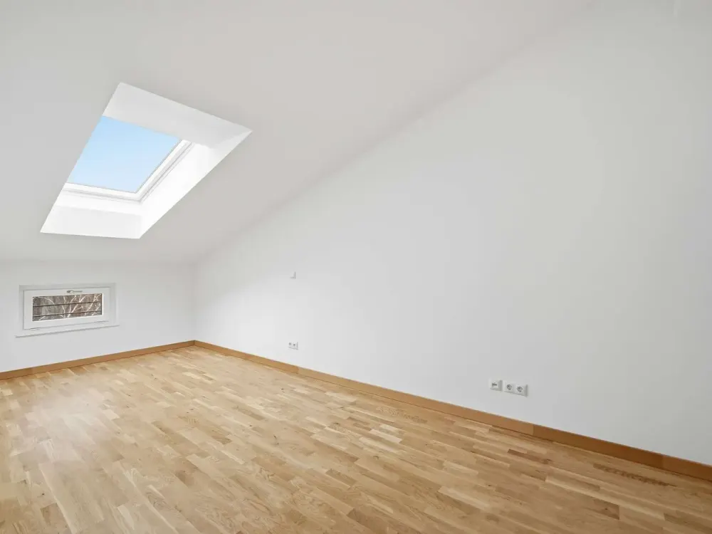 Stilvolle Dachgeschosswohnung in Spandau, 2 Zimmer, EBK und Balkon nahe Havel Altstadt Spandau