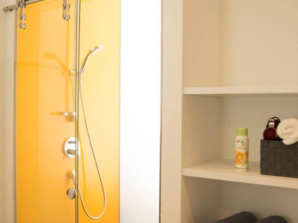 All Inclusive - Möbliertes Appartment mit Balkon - topmodern mit exklusiver Ausstattung und wöchentlicher Reinigung