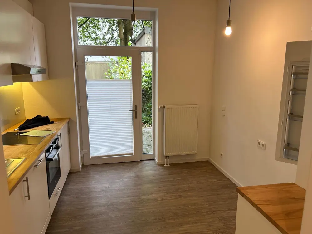Helle 4-Zimmer-Wohnung mit Terrasse in sympathischem Altbau