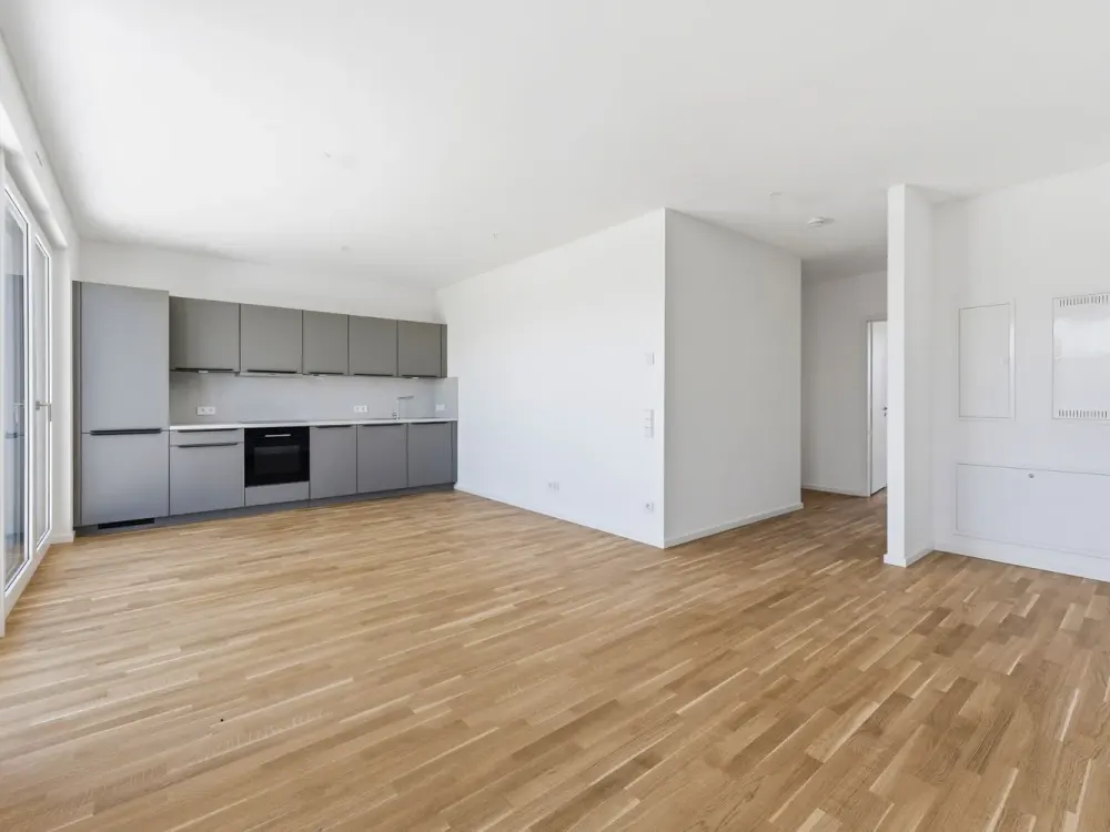 3-Room Apartment with Fitted Kitchen, Parking Space and High-Quality Features