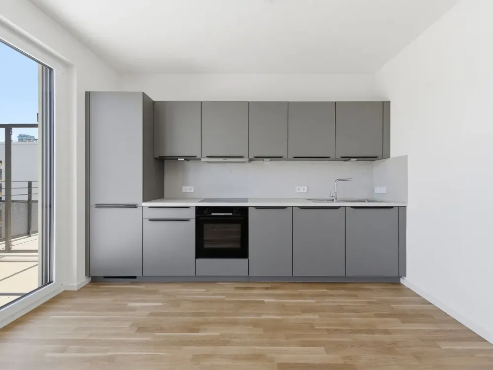 3-Room Apartment with Fitted Kitchen, Parking Space and High-Quality Features