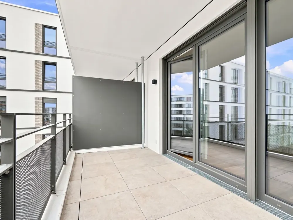 3-Room Apartment with Fitted Kitchen, Parking Space and High-Quality Features