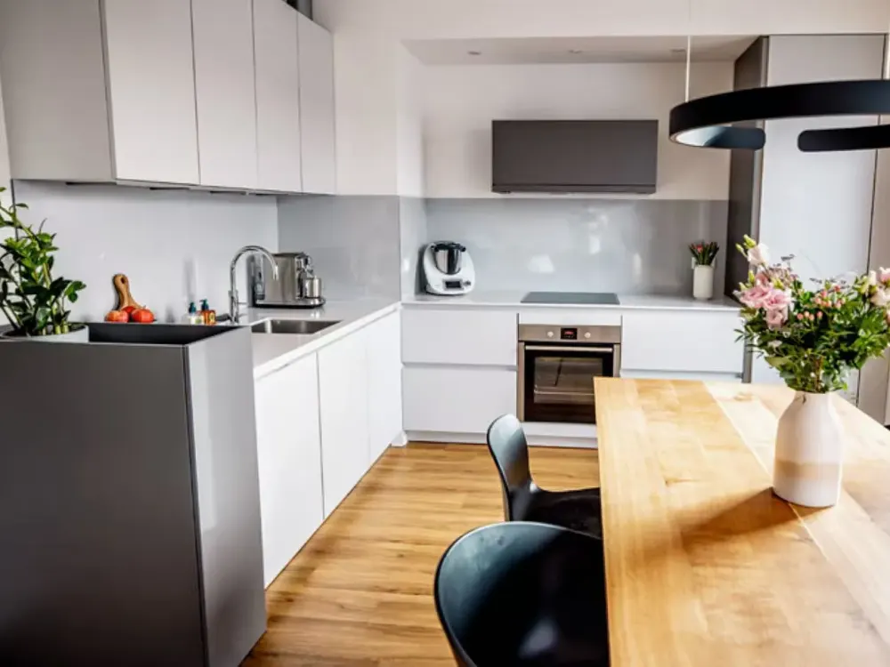 Moderne 3-Zimmer-Penthousewohnung, teilmöbliert, mit großer Terrasse, Top-Lage in Gerresheim