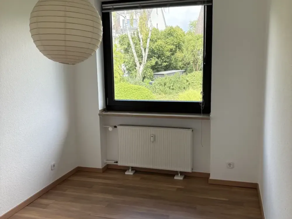 Gepflegte 3-Zimmer-Wohnung mit Garage und Balkon in Düsseldorf-Unterbach