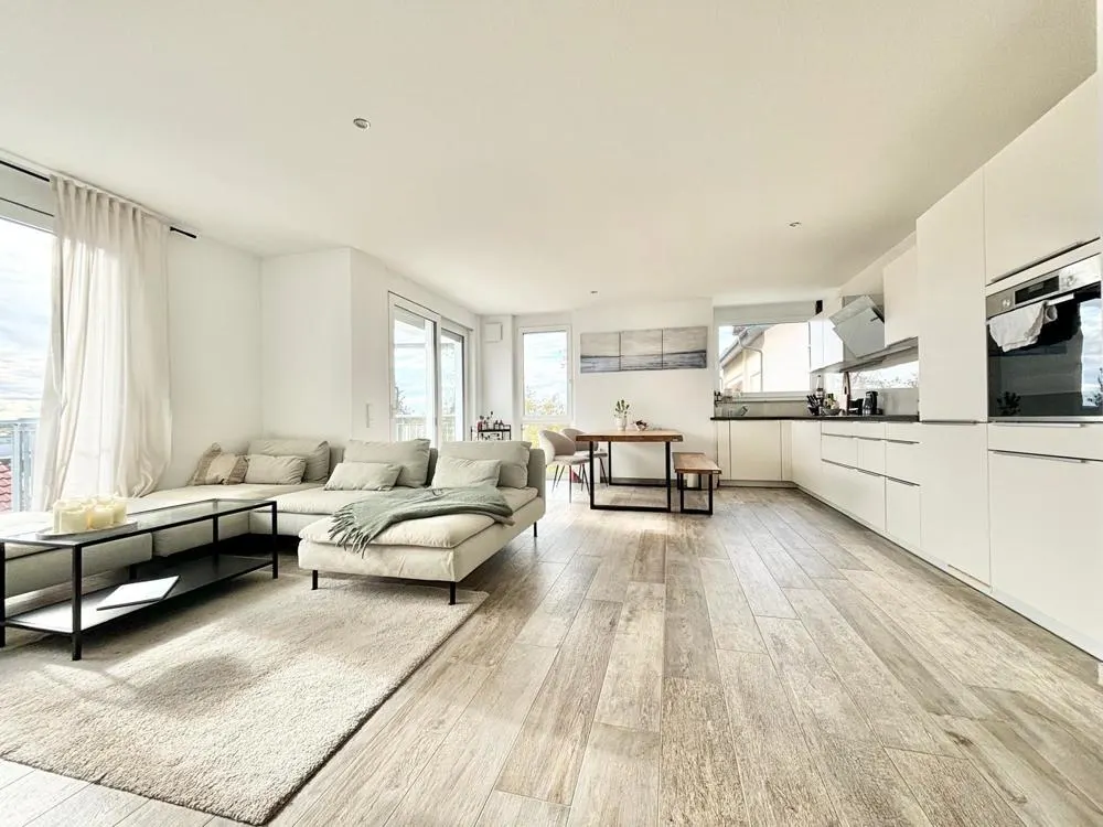 Spacious 3-Room Apartment in Sunny Elevated Location of Markdorf