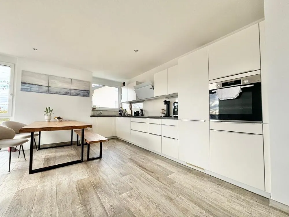 Spacious 3-Room Apartment in Sunny Elevated Location of Markdorf