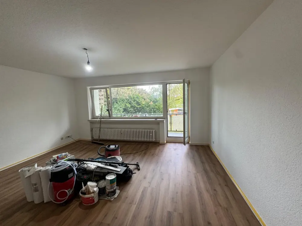 Erstbezug nach Renovierung, 1-Zimmer-Wohnung mit Balkon