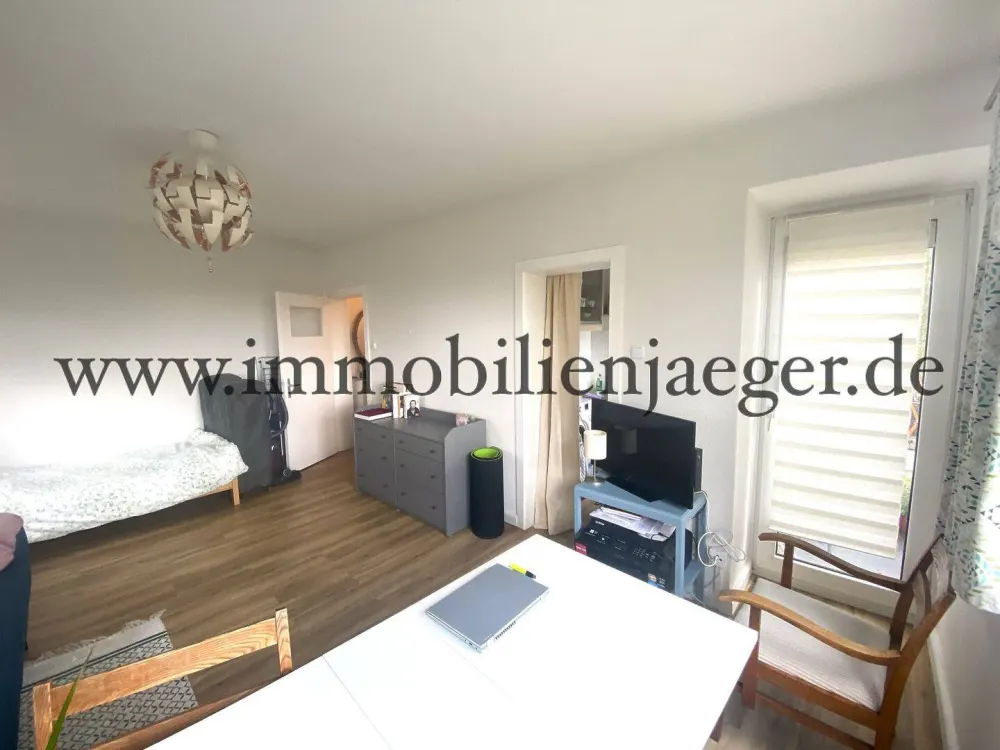 Hochhaus im 7.OG- Endetage - modernisierte Studio-Eckwohnung mit Balkon - zum 15.OKtober 2026