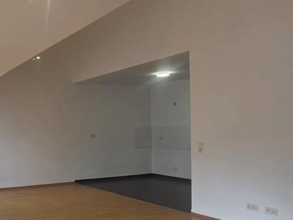 3 ZKB Balkon Dachgeschosswohnung inkl. Garage + Balkon