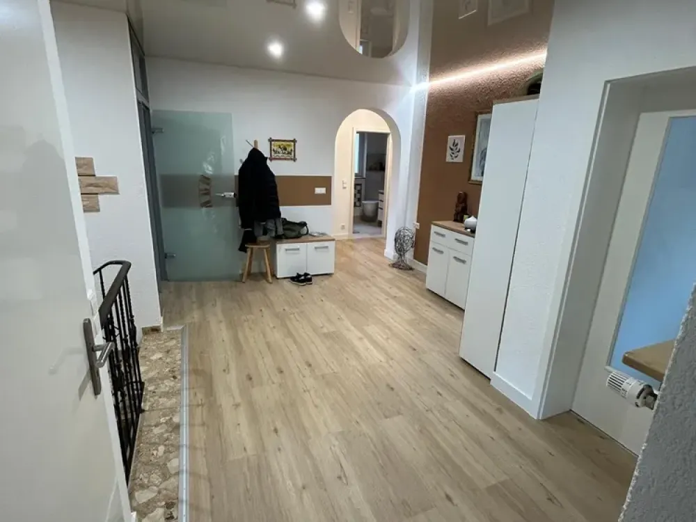 Moderne 4-Zimmer-Wohnung- Garten, Garage & Stellplätze inklusive