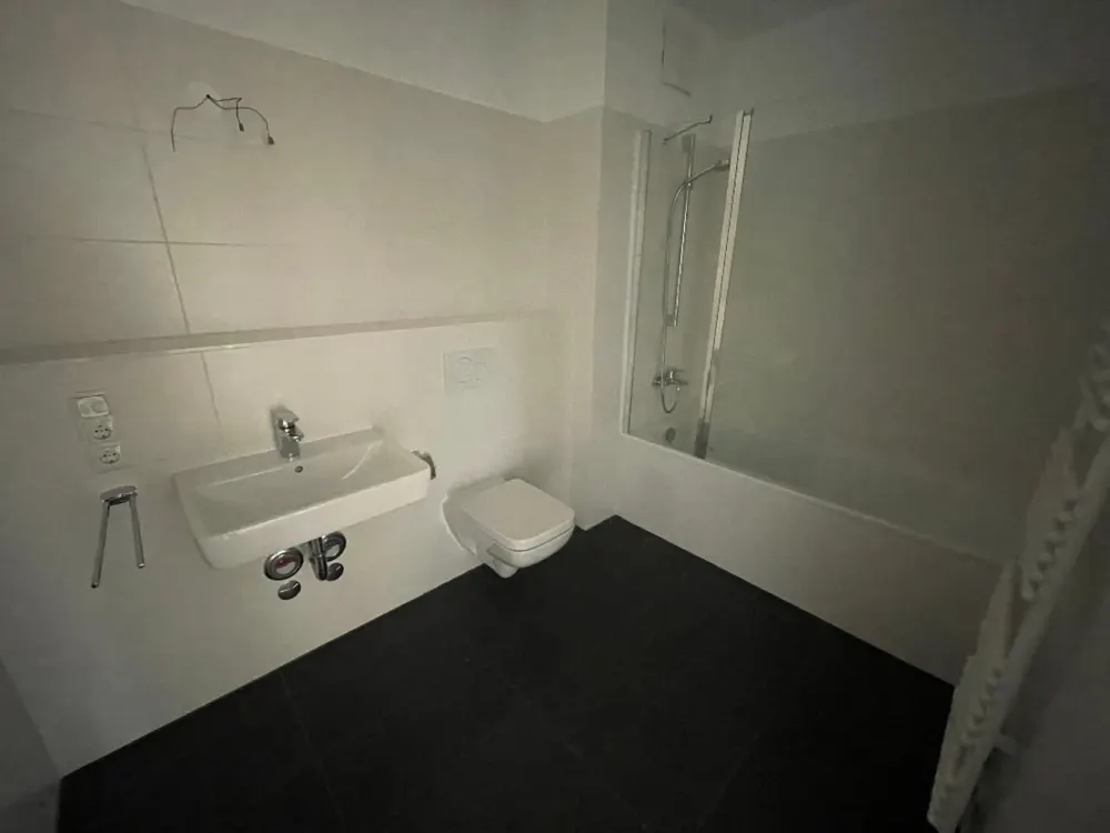 Modern living with two bathrooms, spacious balcony and fitted kitchen