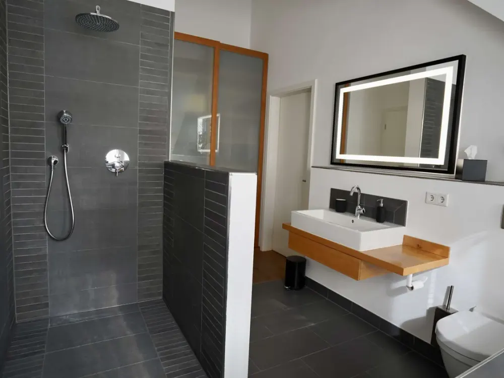 Ankommen statt Einrichten. Premium Wohnung inkl. Reinigung & Wäscheservice